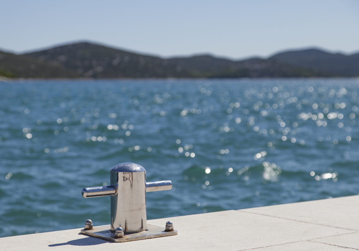 bigstock-Metal-bollard-on-the-dock-of-p-104781317.jpg